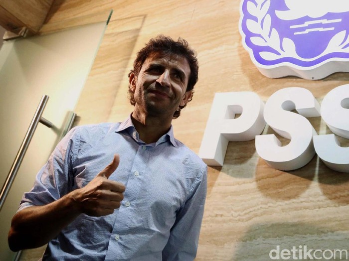 Persatuan Sepakbola Seluruh Indonesia (PSSI) resmi menunjuk pria berkebangsaan Spanyol Luis Milla sebagai pelatih Timnas Indonesia, Jakarta, Jumat (20/01/2017). Luis Milla resmi dikontrak dengan durasi 2 tahun. Grandyos Zafna/detikcom