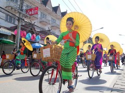 Melihat Persiapan Festival Payung Thailand