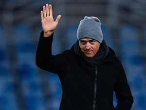 Enrique Enggan Bahas Absennya Pilar Penting