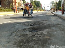 Dua Jalan Protokol di Kota Mojokerto Rusak