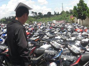 Masih Banyak yang Kredit Mobil dan Motor Bekas Masih Banyak yang Kredit Mobil dan Motor Bekas
