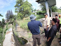 Tanggul Ciwarga Jebol, Warga Sukaraja Bandung Kesulitan Air