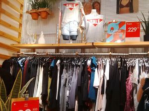 Pull & Bear Diskon Hingga 50%, Kaus Pria Mulai dari Rp 129 Ribu Pull & Bear Diskon Hingga 50%, Kaus Pria Mulai dari Rp 129 Ribu