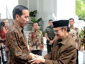 Jokowi dan BJ Habibie Bertemu di Istana Bahas Teknologi Jokowi dan BJ Habibie Bertemu di Istana Bahas Teknologi
