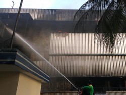 Pagi ini, Api Masih Menyala di Blok 1 Pasar Senen