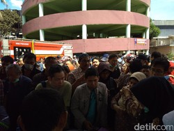 Pedagang Korban Kebakaran Pasar Senen Mulai Antre Daftar Relokasi