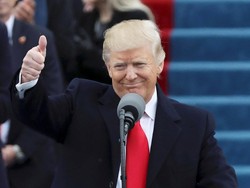 Momen Bersejarah Saat Trump Dilantik dengan Didampingi Keluarga