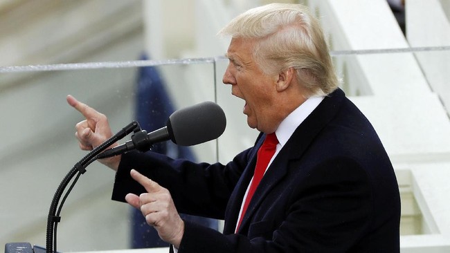 Pidato Pertama sebagai Presiden AS, Trump Janji Mengutamakan Amerika