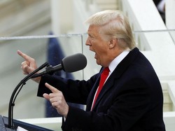 Pidato Pertama sebagai Presiden AS, Trump Janji Mengutamakan Amerika