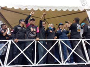 Jelang Apel Siaga, Bebizie Hibur Relawan Agus-Sylvi