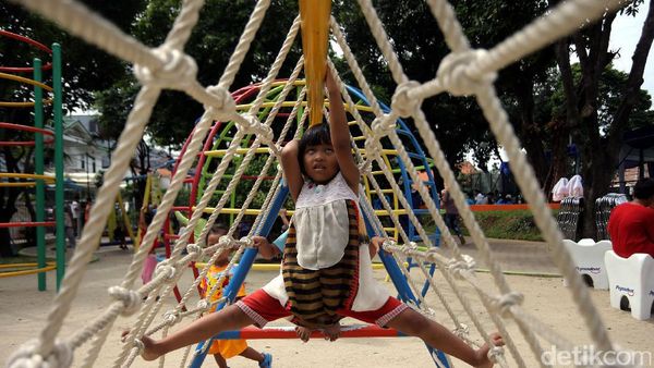 Sarana Bermain Anak RPTRA Kenanga Cideng