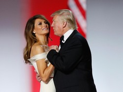 Gaya Melania Trump Vs Michelle Obama di Inaugurasi, Mana Favoritmu?