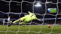 Son Heung-min mencetak gol penyama pada menit ke-78 dan menyelamatkan Tottenham Hotspur dari kekalahan. Reuters/Jason Cairnduff.