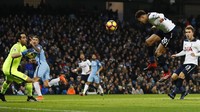 Namun, Spurs tak menyerah begitu saja. Gol Dele Alli pada menit ke-58 memperkecil ketertinggalan mereka. Reuters/Jason Cairnduff.