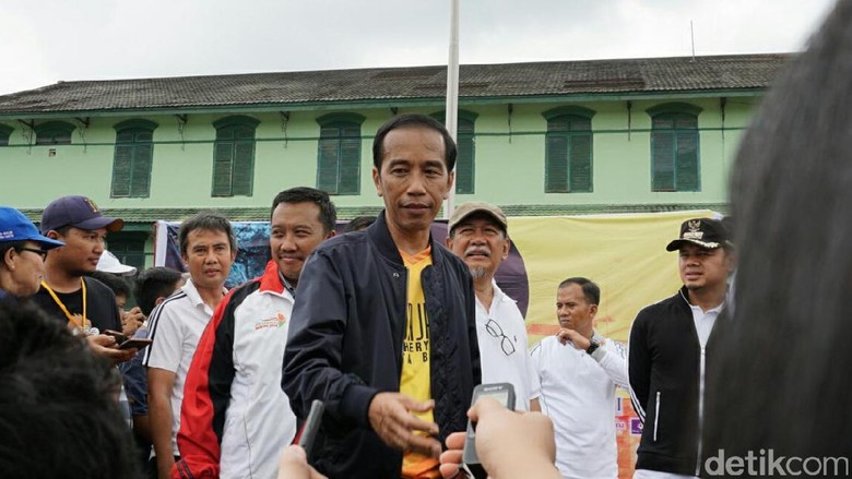 berita menggembirakan jokowi Ketum Muhammadiyah dan jokowi bersama masyarakat bertemu untuk mendo'akan agar ahok di bebas dan menjadi pemimpin lagi untuk DKI 