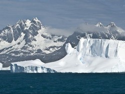 Patahan Gunung Es di Antartika Terus Meluas