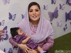 Punya Anak Perempuan, Nindy Jadi Hobi Belanja Online