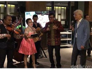 Ketika Menteri Yasonna Nyanyi dan Joget