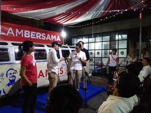 Sandiaga Hadiri Launching Video Klip Kampanye yang Dibuat Relawan Sandiaga Hadiri Launching Video Klip Kampanye yang Dibuat Relawan