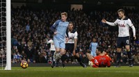 Kevin De Bruyne kemudian menggandakan keunggulan tim tuan rumah pada menit ke-54. Reuters/Andrew Yates.