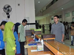 Mengingat Lagi Saat Zumi Zola Gebrak Meja Kala Sidak RS Dini Hari Mengingat Lagi Saat Zumi Zola Gebrak Meja Kala Sidak RS Dini Hari