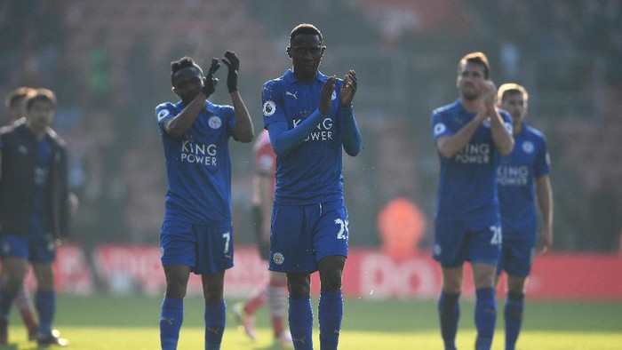SOUTHAMPTON, ENGLAND - JANUARY 22: Wilfred Ndidi of Leicester City applauds away supporters after his team's defeat in the Premier League match between Southampton and Leicester City at St Mary's Stadium on January 22, 2017 in Southampton, England.  (Photo by Mike Hewitt/Getty Images)