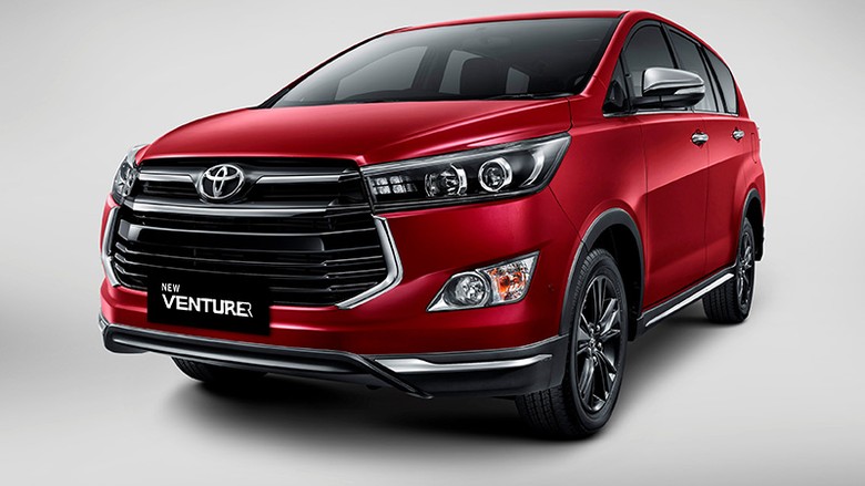 Berkendara Semakin Terasa Mewah dan Nyaman dengan Mobil Legendaris Keluaran Toyota