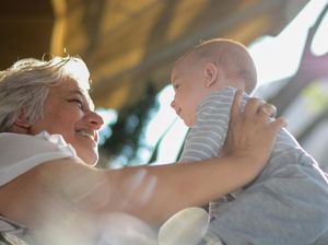 Wanita Usia 60-an Melahirkan Bayi Kembar, Kini Kehilangan Hak Asuh Wanita Usia 60-an Melahirkan Bayi Kembar, Kini Kehilangan Hak Asuh