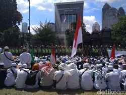 Massa FPI Tiba di Polda Metro Jaya