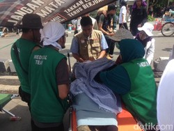 Tim Medis GNPF-MUI Tangani 4 Peserta Aksi FPI yang Pingsan