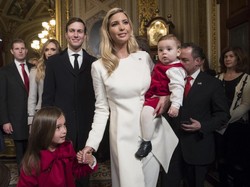 Adik Ipar Ivanka Trump Tertangkap Kamera Ikut Demo Anti-Trump
