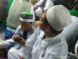 Bocah Berkaki Patah Datang Lagi, Kawal Pemeriksaan Habib Rizieq