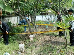 Benda Diduga Mortir Ditemukan di Makam