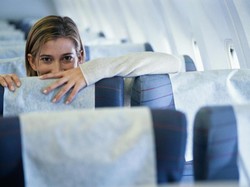 Penumpang Ini Jadi Zombie Saat Naik Pesawat