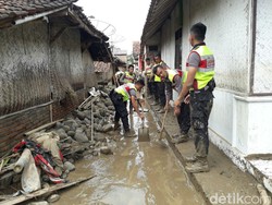 Banjir di Kuningan, 140 Kambing dan 500 Unggas Terseret Arus