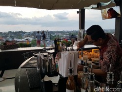 The 18th, Rooftop Bar Asyik Untuk Menikmati Sunset di Seminyak