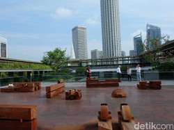 Potongan Kayu Karya Danh Vo di Rooftop Galeri Nasional Singapura