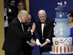 Cake Inagurasi Donald Trump Ternyata Meniru Persis Cake Obama