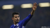 Gol pertama dalam laga ini dicetak Diego Costa di masa injury time babak pertama. Reuters/Eddie Keogh.