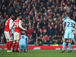 Granit Xhaka yang Akrab dengan Kartu Merah