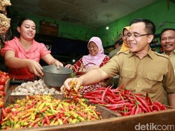 Bupati Anas Getol Cek Harga Cabai dan Bahan Pokok di Pasar