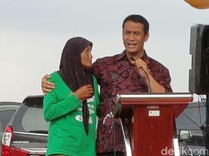 Ungkap Praktik Tengkulak, Ibu Ini Dapat Traktor dari Mentan