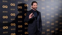 Adalah Gerard Butler yang dianggap mirip Arda Turan. Sebenarnya, yang mirip dengan Turan itu adalah sosok Leonidas yang diperankan Butler di film box office 300 sih.  Foto: Getty Images