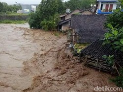 Sejumlah Kecamatan di Jember Diterjang Banjir dan Tanah Longsor