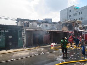 Cerita Petugas Pakai Air Got Saat Padamkan Api di Tambora