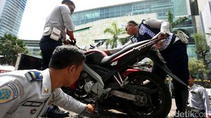 Parkir Sembarangan, Motor Diangkut Petugas Dishub
