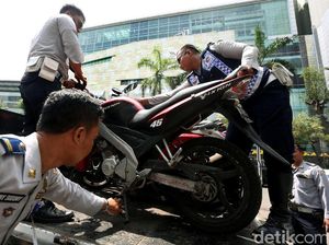 Parkir Sembarangan, Motor Diangkut Petugas Dishub