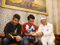Bupati Dedi Akan Sekolahkan 2 Anak yang Dikira Dipekerjakan Tajudin