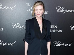 Kirsten Dunst Pakai Lagi Gaun dari Karpet Merah Tahun 2004