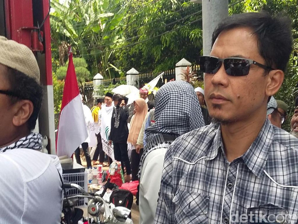 Munarman Dipanggil di Kasus Ninoy, Pengacara: Sedang Meluncur ke Polda Munarman Dipanggil di Kasus Ninoy, Pengacara: Sedang Meluncur ke Polda